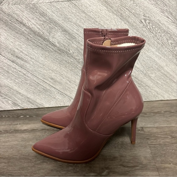 Steve Madden Elwyn Skin Tight Ankle Bootie Glossy Mauve Heeled Boots Size 8.5 - Picture 4 of 9